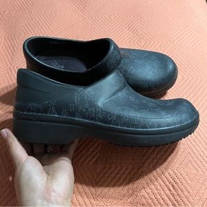 Black floral Crocs Clogs size 7 womens